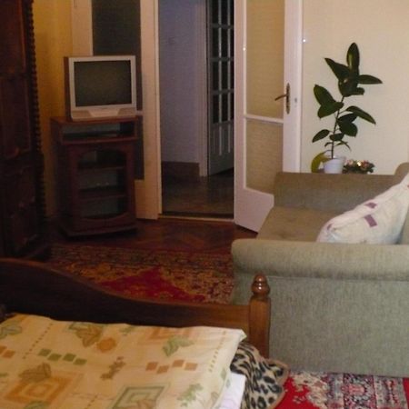 Апартаменты Kitty Apartman Мишкольц Экстерьер фото
