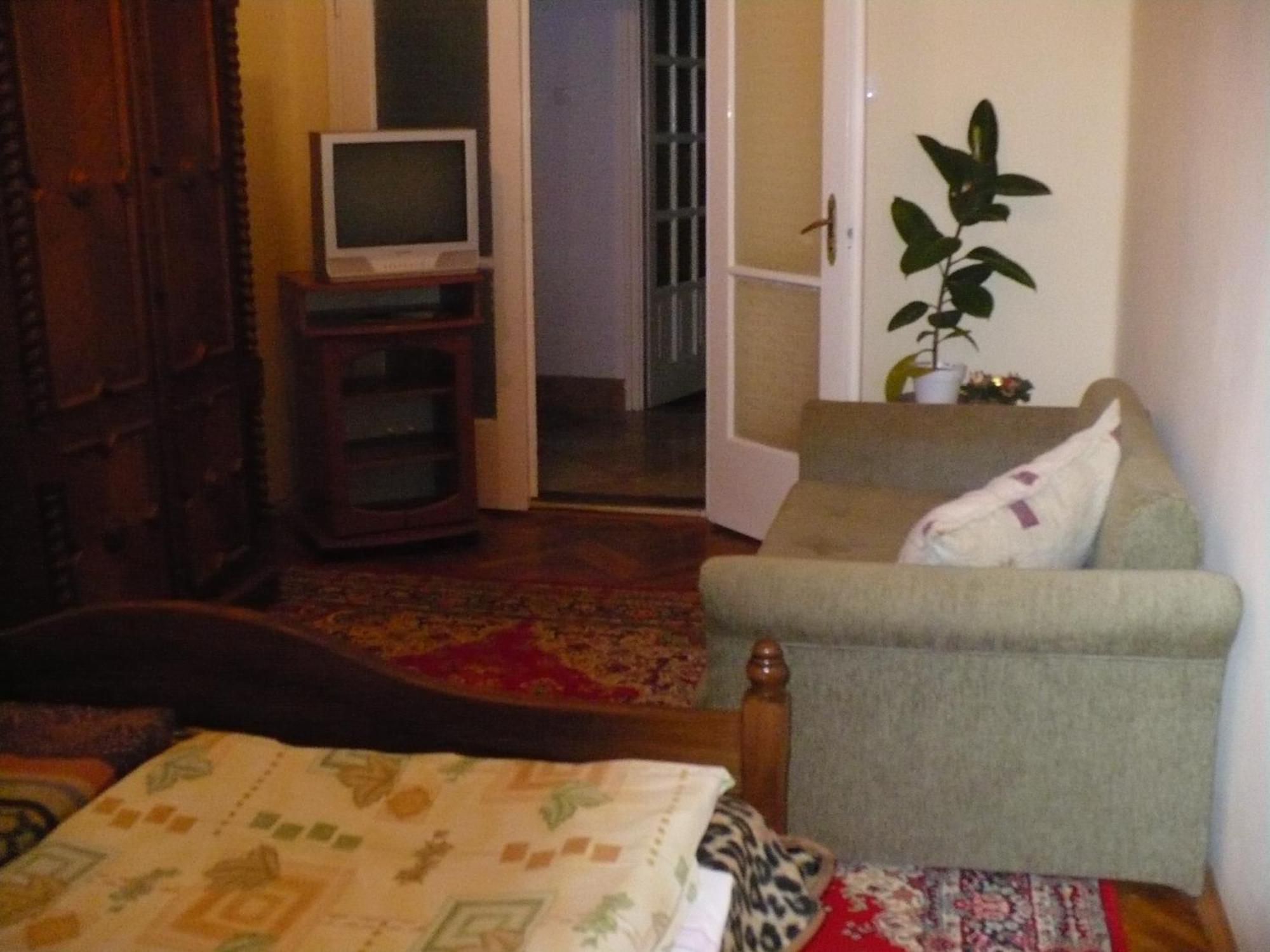 Апартаменты Kitty Apartman Мишкольц Экстерьер фото
