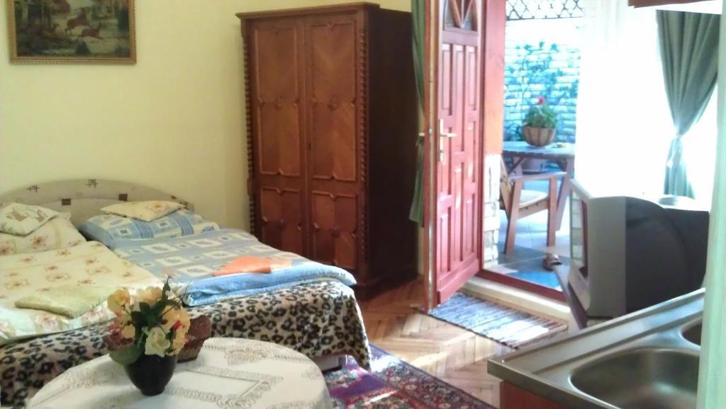Апартаменты Kitty Apartman Мишкольц Экстерьер фото