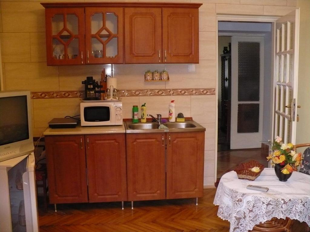 Апартаменты Kitty Apartman Мишкольц Экстерьер фото