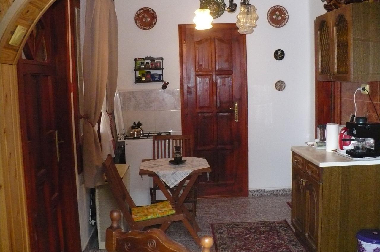 Апартаменты Kitty Apartman Мишкольц Экстерьер фото