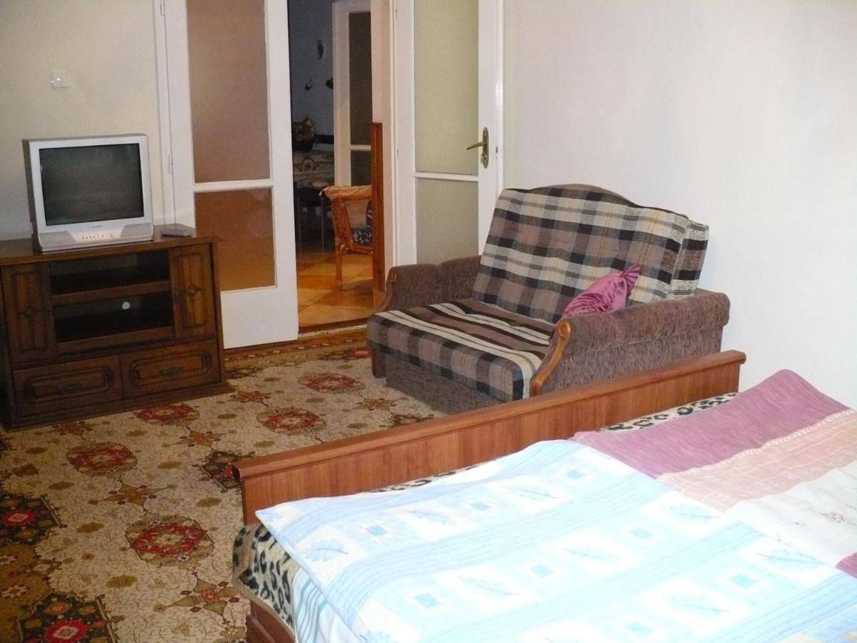 Апартаменты Kitty Apartman Мишкольц Экстерьер фото